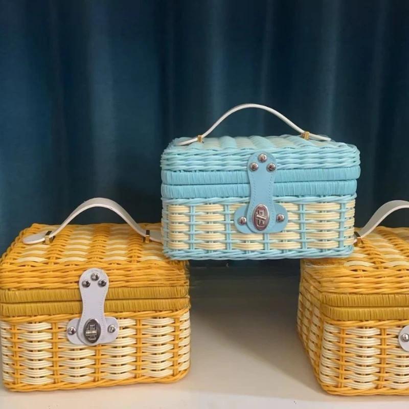

New Vintage PP Rattan Woven Storage Box with Lid, Portable Travel Case, Perfect for Wedding Gifts and Holiday Packaging 22x17x15cm синий