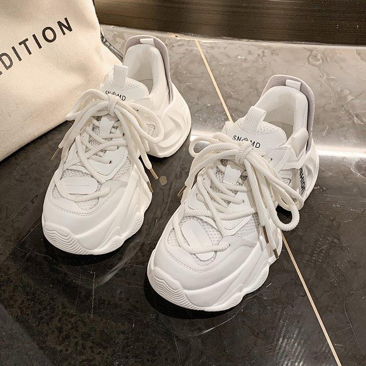Estación Europea 2025 Nuevo Cuero Zapatos Europeos de Papá para Mujer Suela Gruesa Versátiles Aumento de Altura Casual Deportivos Ajustados Zapatos Blancos Pequeños