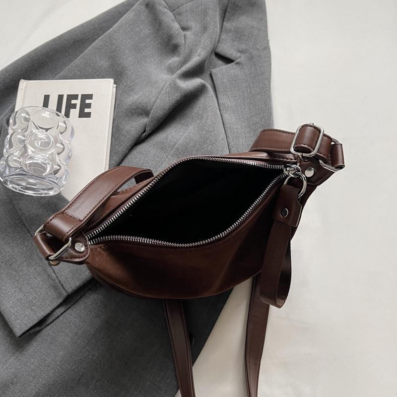 Retro soft-faced niche dumpling bag woman 2025 autumn new foreign style fashion high value sense single shoulder messenger bag woman