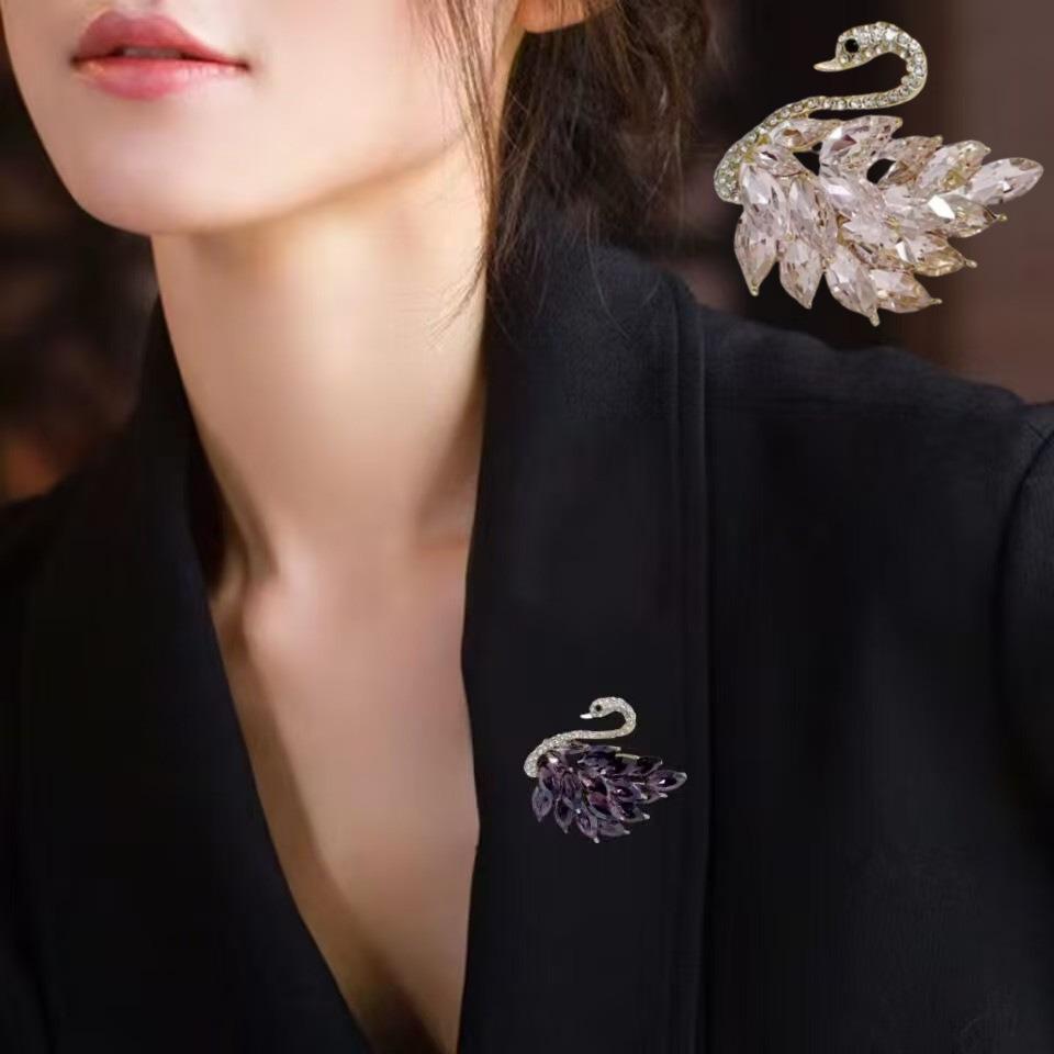 Swan Brooch: Elegant High-Quality Lapel Pin for Women