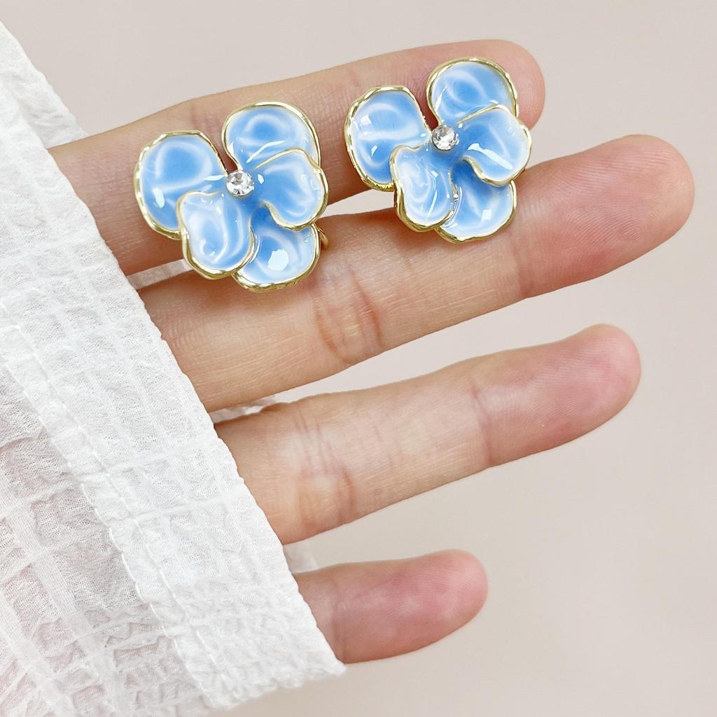 Vintage French Pearl No-Pierce Earrings: Elegant Luxury Clip-ons for Women