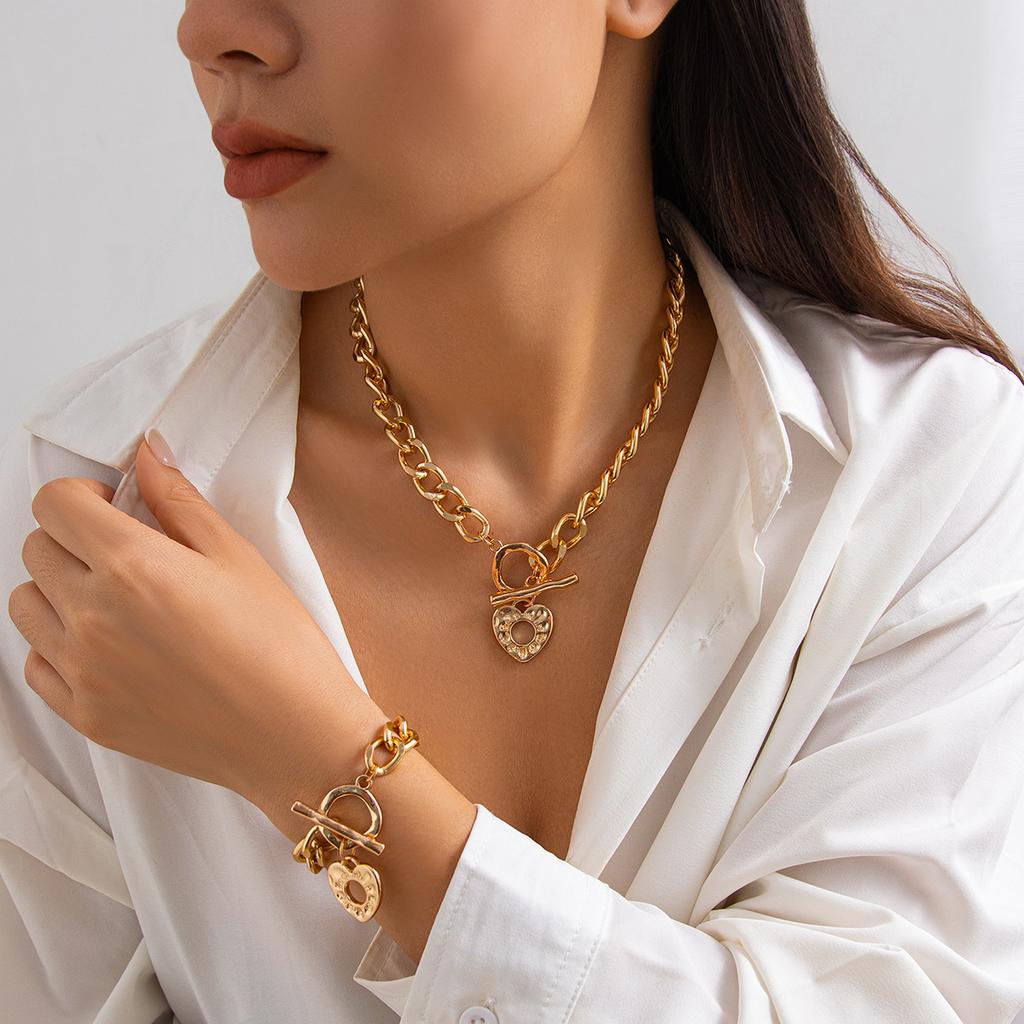 Personalized Punk Lava Hollow Love Pendant Necklace, Simple Metal Ot Buckle Collarbone Chain Necklace