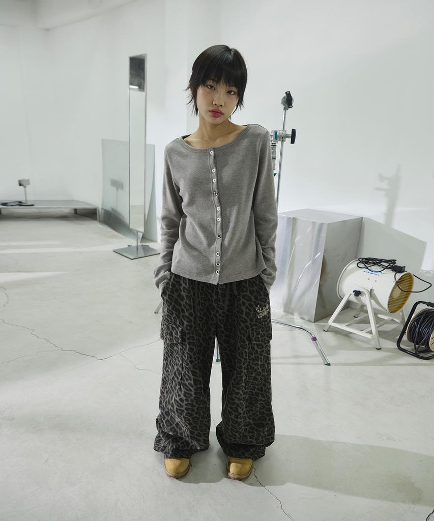 Seulliggeullou Logo Wide Dart Cargo Pants [Leopard]
