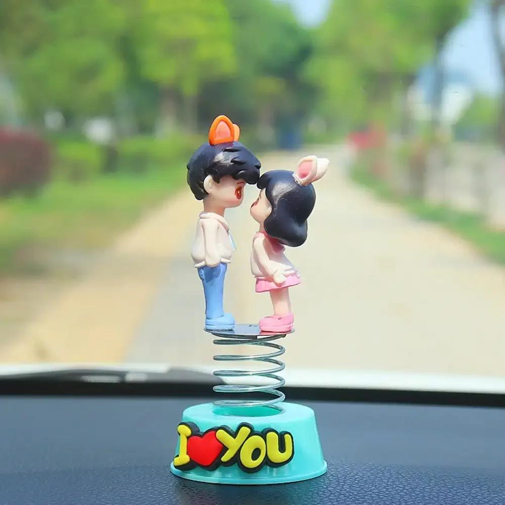 Bonito desenho animado casal primavera balançando a cabeça painel do carro boneca ornamento decoração interior do carro acessórios para presente