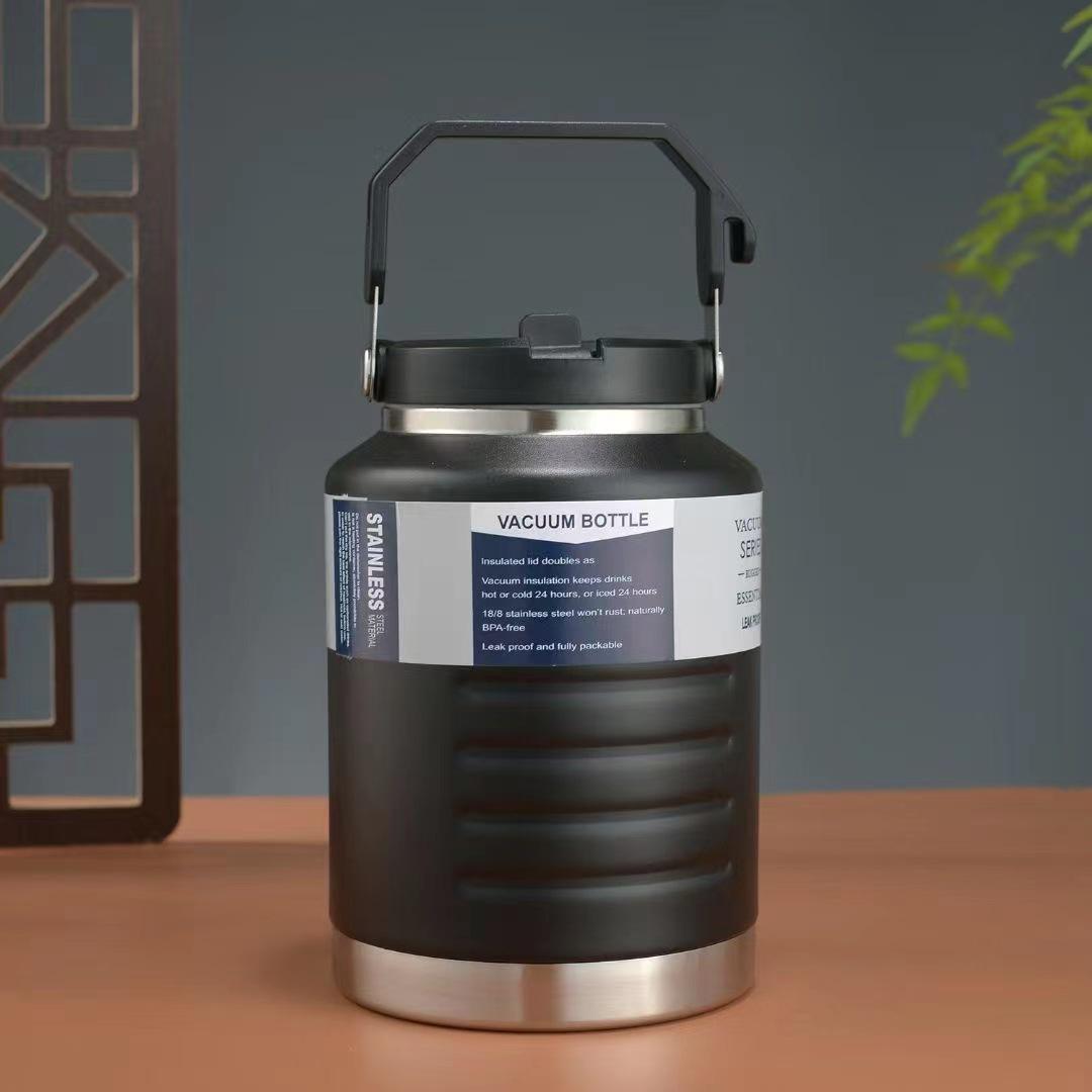 

Large Capacity Stainless Steel Sports Water Bottle with Handle 1.5L чорний