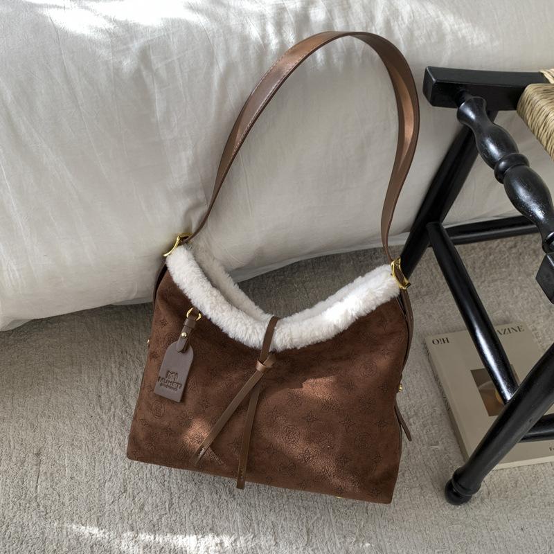 Матовая замша с тиснеными буквами большая вместимость хозяйственная сумка 2025 зима новая мода универсальная на плечо мессенджер 28*12*22