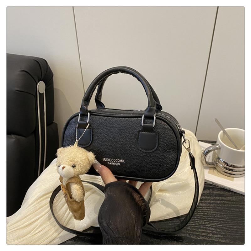 

Fashion trend shoulder handbag portable niche messenger bag bowling women s new spring and summer handbag чорний