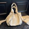 New Niche Casual Simple Tote Bag Women's High-value Commuting Light Large-capacity Shoulder Bag