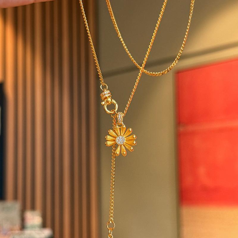 Light luxury classic diamonds inlaid daisy flower pendant crescent exquisite and unique tassel long necklace banquet jewelry