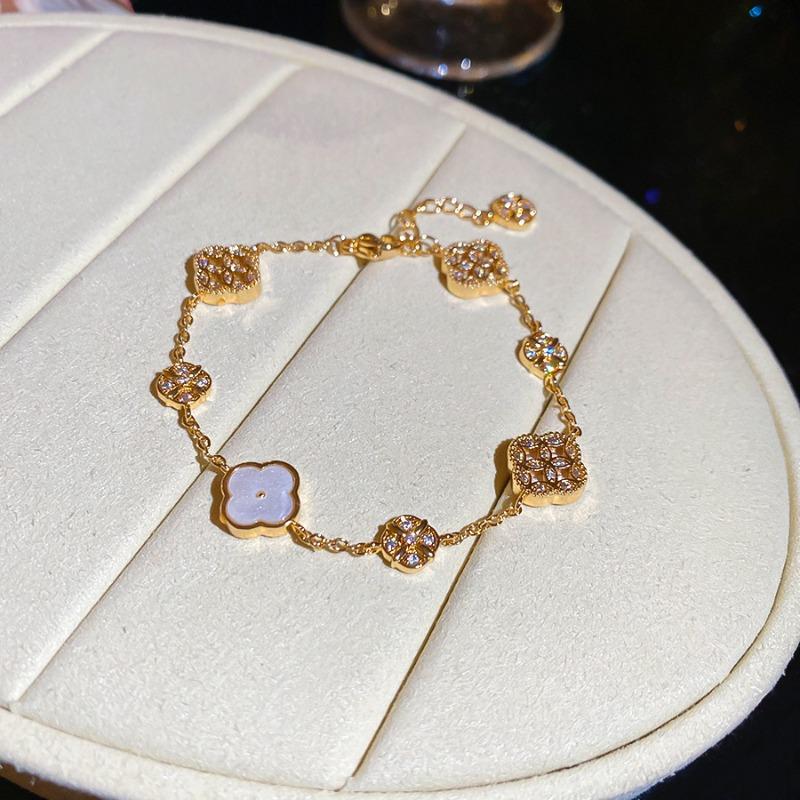 Super flash zircon round flower bracelet, exquisite and sweet wind versatile bracelet, light luxury and high-end fashion and beautiful jewelry.