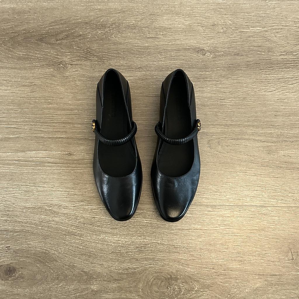 Pele de cordeiro super macia~ Sapatos sociais franceses femininos salto grosso sapatos de couro pequenos retrô bonitos não cansam os pés com saias sapatos Mary Jane