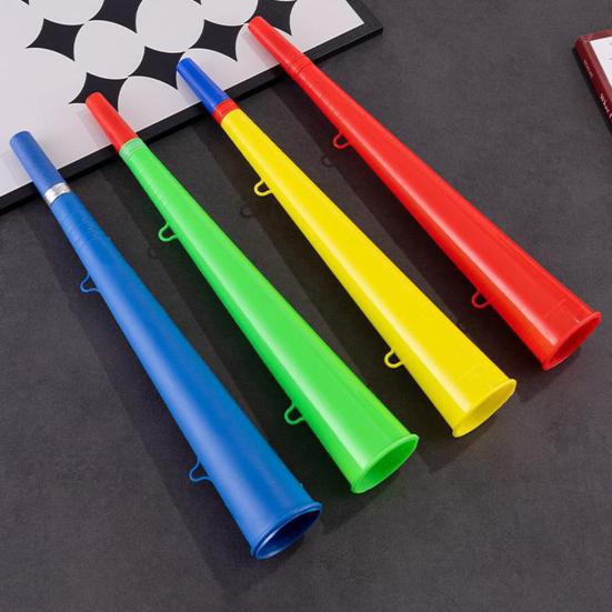 Róg stadionowy z flagą Głośny dźwięk Plastikowa trąbka do kibicowania Długi klakson Wydarzenia sportowe Mecz piłki nożnej Uroczystość ukończenia szkoły Tematyka sportowa