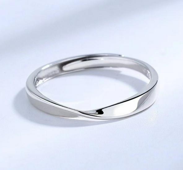 Mobius Sweet Mood Heart-Shaped Zirconia Couple Rings for Men and Women - Fashionable, Simple, Full Diamond Index Finger Rings