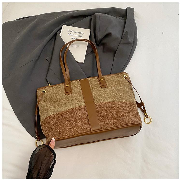 

Летняя модная сумка через плечо большой вместимости, сумка для通勤 для студенток колледжа, женская новая простая и популярная сумка-тоут 2025