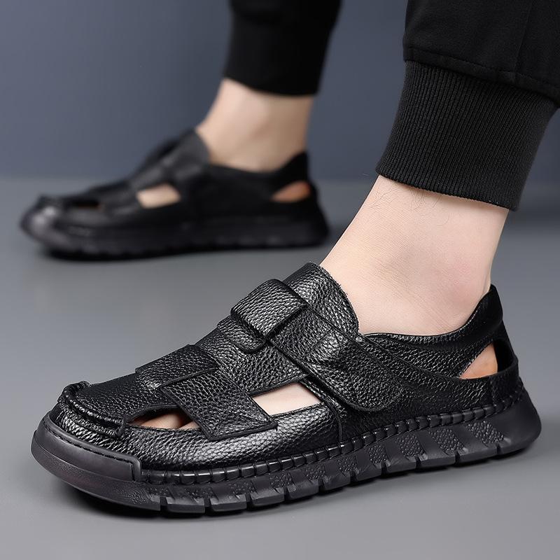 2025 Summer New Designer Leather Sandals for Men Hallow Breathable Casual Shoes Male Fashion Solid Color Driving Shoes Man