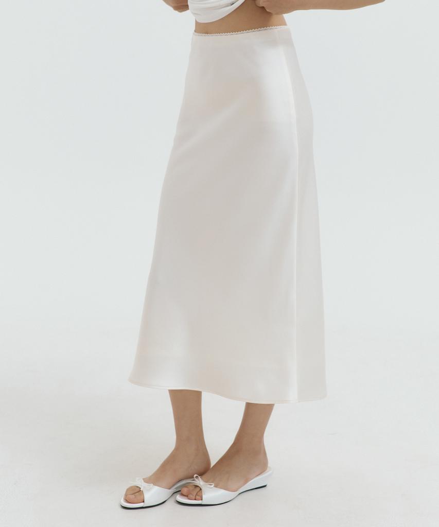 LUCIR ZU Flow Satin Long Skirt (Cream)