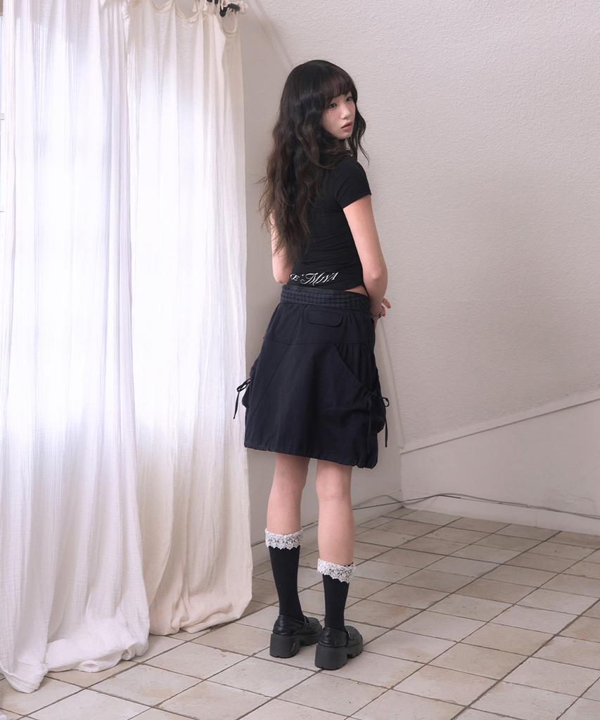 Leijeumiya Margaret Slim Crop T-Shirt [Black]