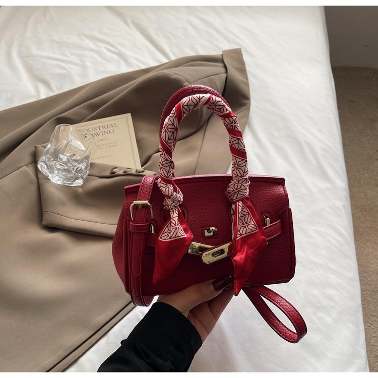 

Advanced sense of foreign style small bag 2025 new women s bag popular popular versatile messenger bag fashion portable platinum bag