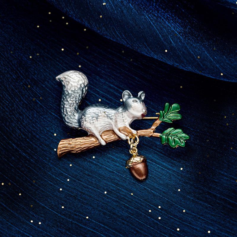 Cute Creative Women Men Exquistie Enamel Squirrel Brooch Pin Lady Drip Oil Animal Badges