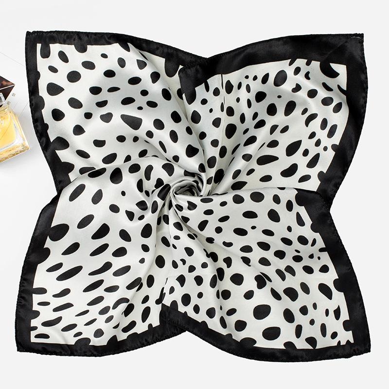 Light Luxury 50Cm Small Square Scarf Chain Printed Silk Scarf Women'S Thin Neck Protection Scarf Cheap Silk Scarf Gift