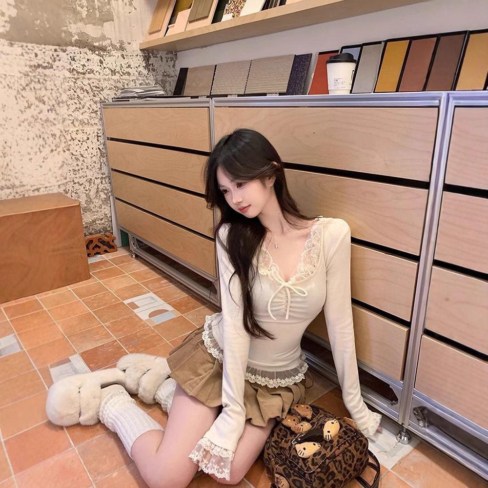 Women's Slim-Fit V-Neck Lace Top - Spring Collection