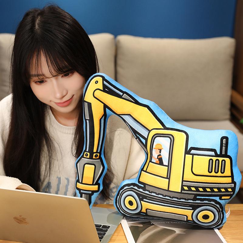 Giocattoli Morbidi Divertenti da Costruzione Cartone Animato Bulldozer Escavatore Camion Bambola di Pezza Morbido Cuscino da Abbraccio Cuscino per Sedia Regalo Bambini Ragazzi Tempo di Gioco