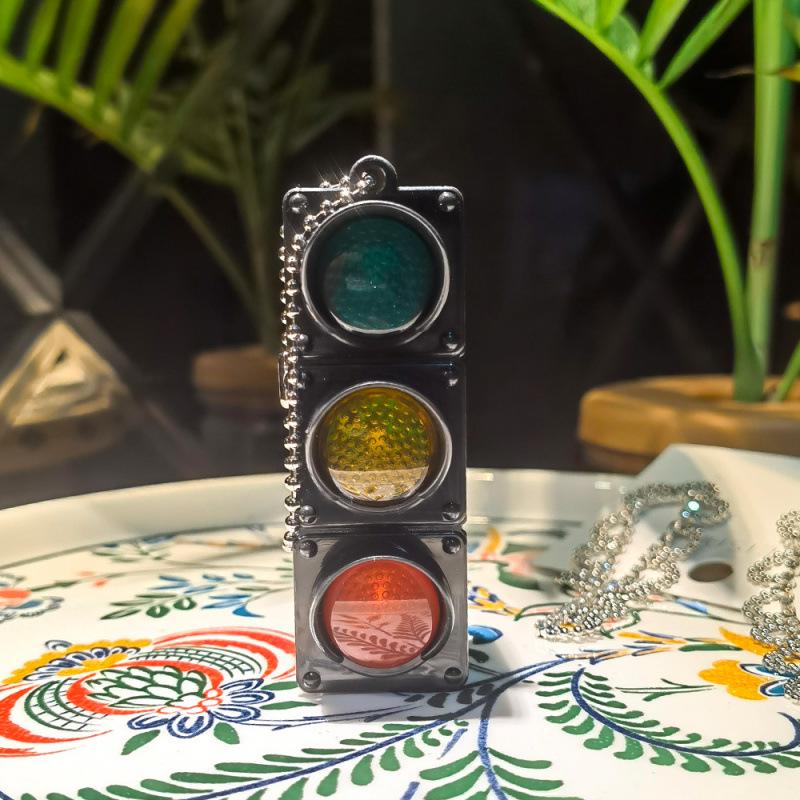 Mini Ampel Schlüsselanhänger - Süßes Geschenk für Rucksack oder Schultasche