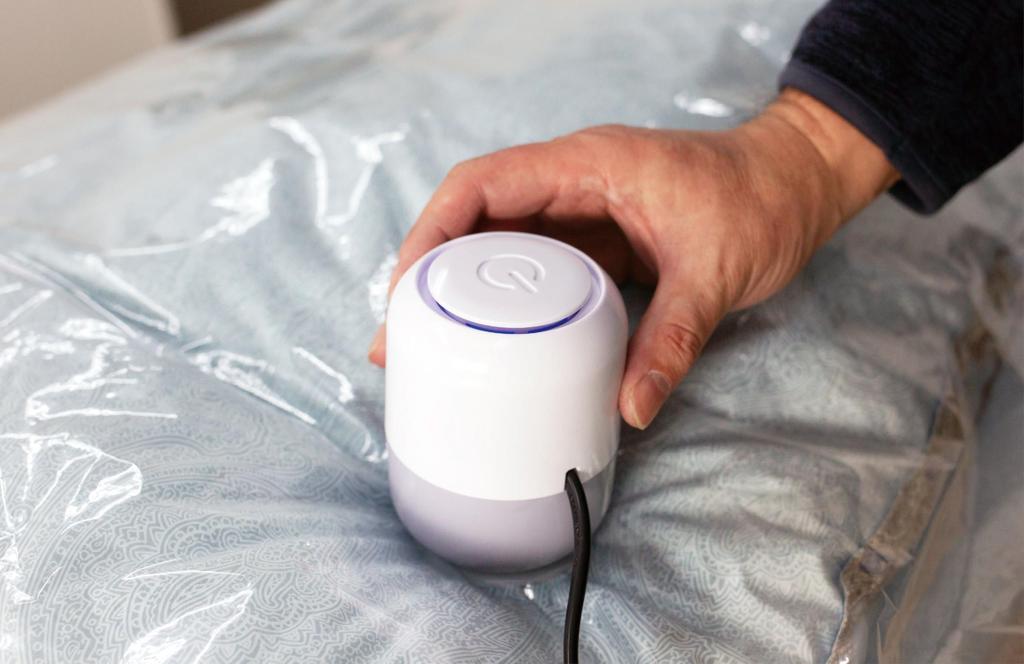 Orient Electric Suction Pump for Compression Bags Set of 2 Compression Bags + OR-3009