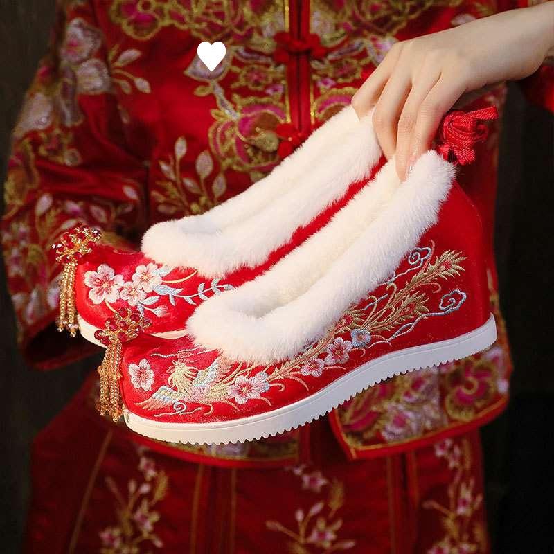 Embroidered Shoes Wedding Xiuhe Wedding Shoes New Old North Chinese Ancient Bridal Wedding Shoes Xiuhe Clothing Heightening Cloth Shoes