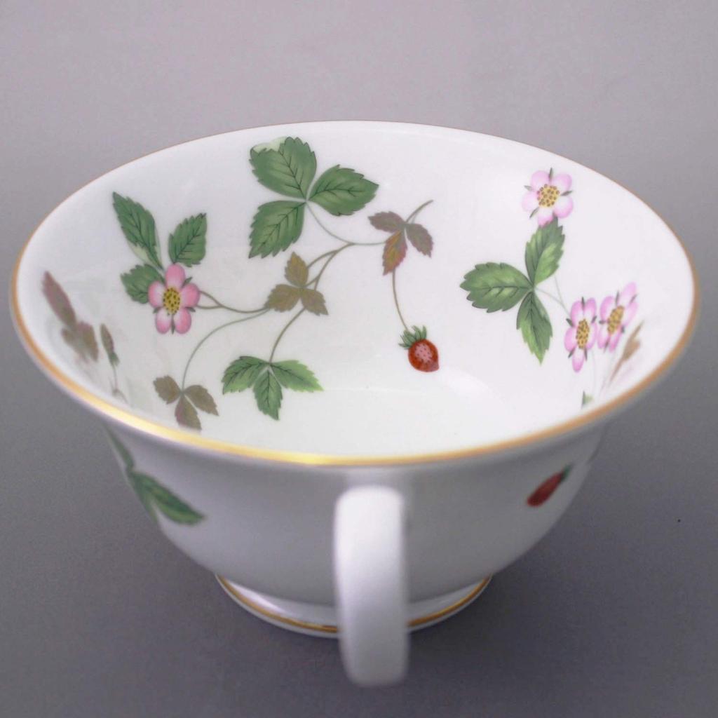 [Officially Imported] Wedgwood Wild Strawberry Cup & Saucer (Peony) Wedding Gift 1053287