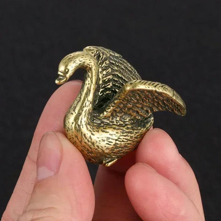 Creative Small Home Decor Solid Brass Swan Small Statue Vintage Antique Animal Figurines Office Desktop Ornament Tea Crafts