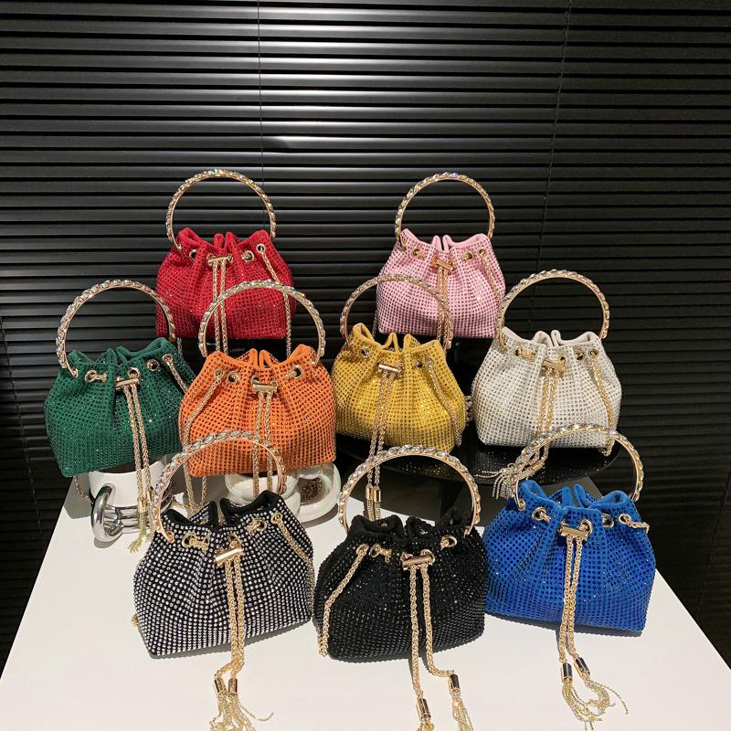 Dámské kabelky ve stylu mini designových kyblíkových tašek pro ženy Luxusní zbrusu nová kabelka Crossbody s řetízkem Dámské kabelky