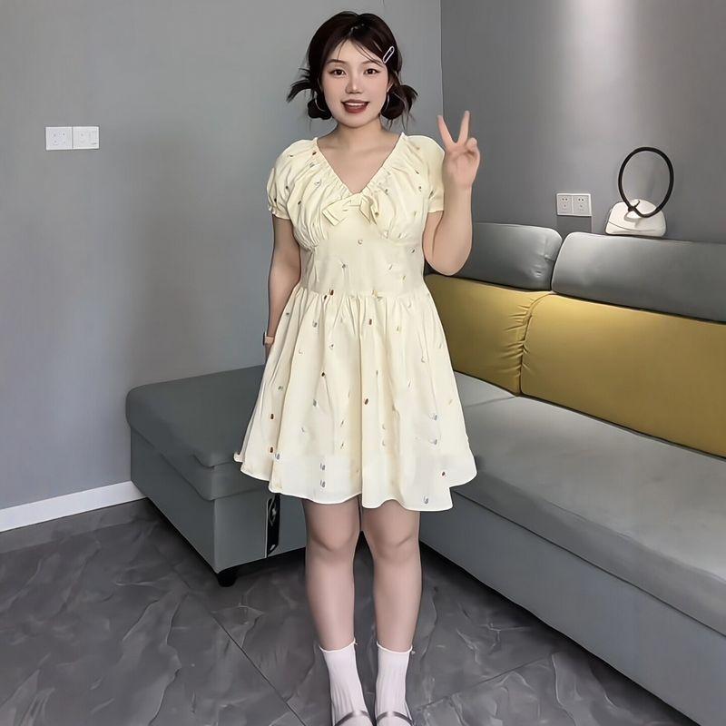 

Plus-Size Women s Clothing for Fat Girls, Korean Style V-Neck Lace Embroidered Bow Dress, 2026 Summer Elegant and Age-Reducing Dress Short skirt 3XL