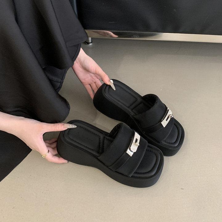 Rhinestone high-end thick-soled slippers girl 2025 new summer fairy set toe temperament fashion casual height-increasing sandals