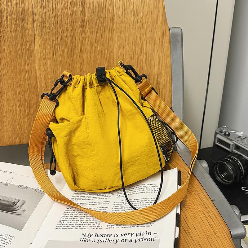 Popular small bags women's autumn and winter new niche drawstring messenger bag bucket bag