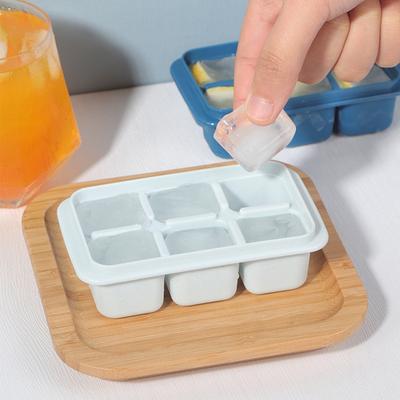 Praktische Eiswürfelform mit 6 Fächern, perfekt für große Zusammenkünfte