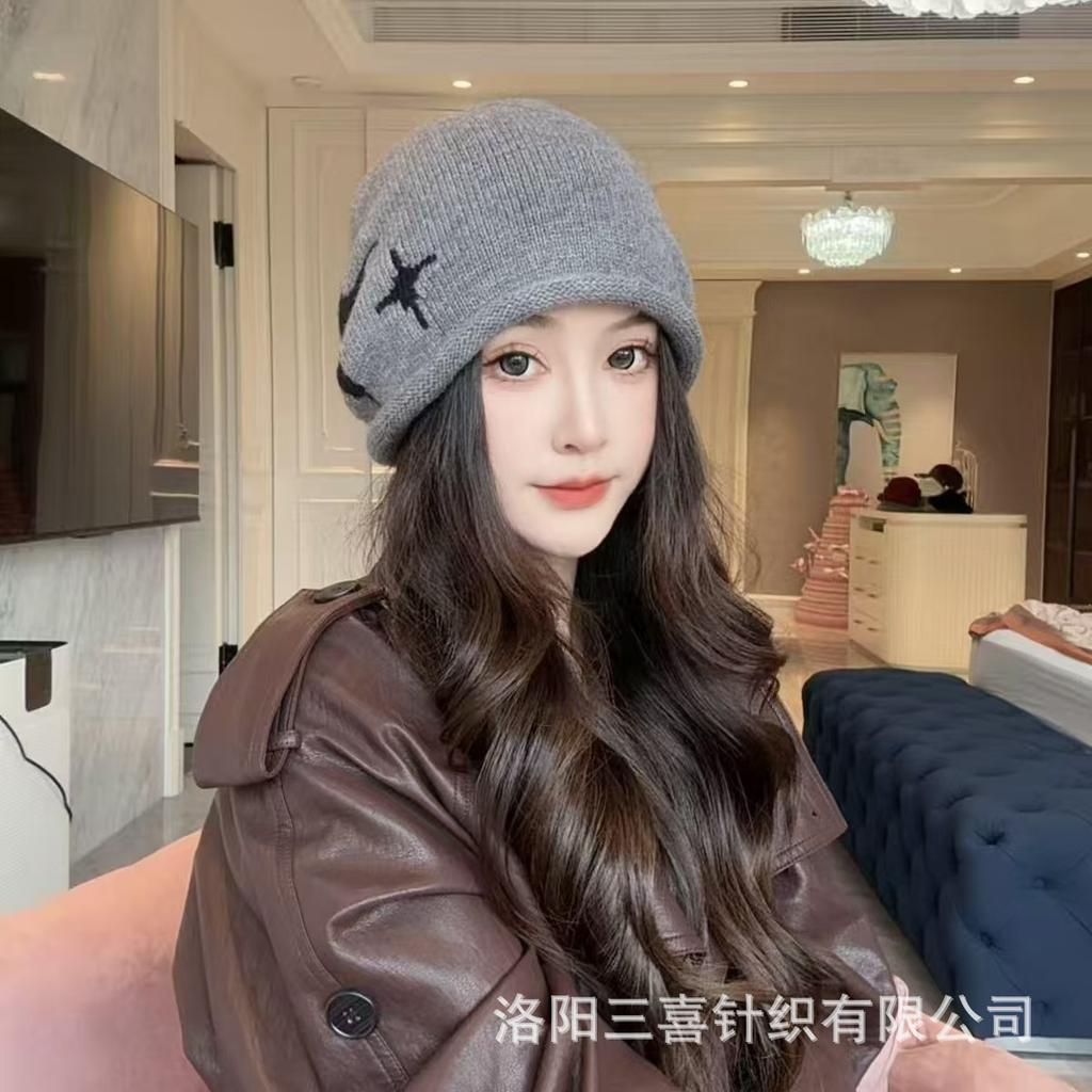 New autumn and winter star-patterned knitted beanie for women, warm and face-slimming, trendy and cute fashion hat
