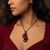 Dunkelromantisches Dornenrosenherz-Halskette für Damen Gotisch Schwarzer Ton Rotes Herz-Anhänger Alternative Schmuckstück Geschenk