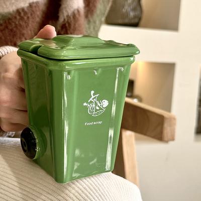 Kreativní hrnek Vtipný koš na odpadky Hrnek 400ml Hrnek na kávu Globální kolekce Keramický hrnek na mléko s víčkem a lžičkou Stolní dekorace