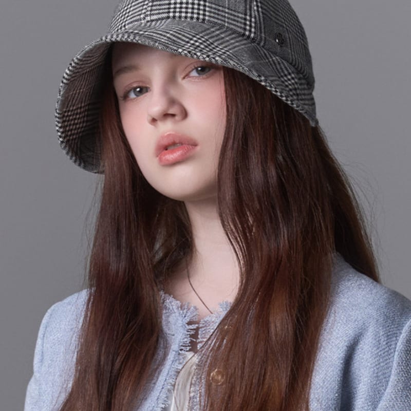 

БЕЛЫЕ ПЕСКИ Фиолетовая этикетка Итальянская шерсть Гленчек Короткая шляпка-боннет Паола BLACK_Free