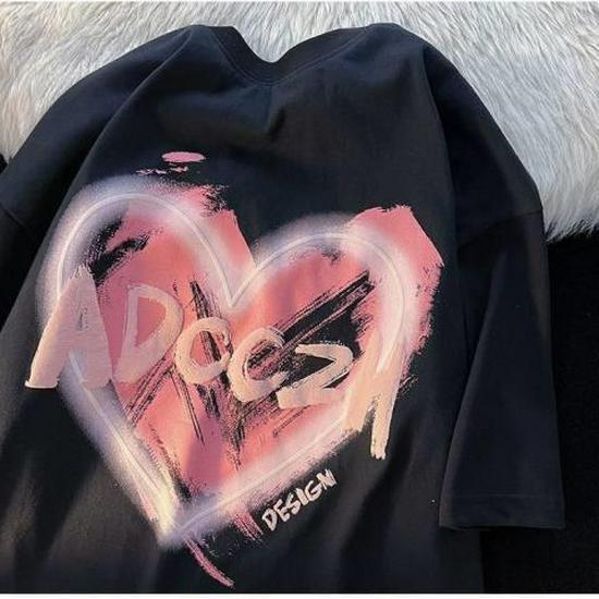 

Женская футболка средней длины свободного кроя с мультяшным принтом в корейском стиле - летний тренд 2024 года Medium чёрный