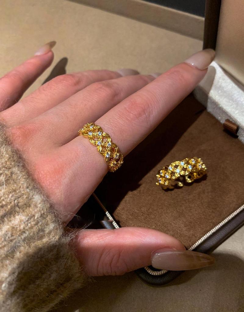 18k Gold Plated Zircon Ring: Exquisite Luxury Openwork Design, High-End Hand Jewelry.