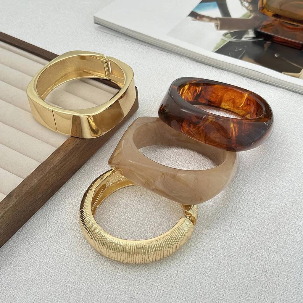 Ingemark 4 Styles Vintage Brown Thick Resin Acrylic Wide Bangles Women Hip Hop Metal Spring Bracelets Grunge Jewelry Steampunk