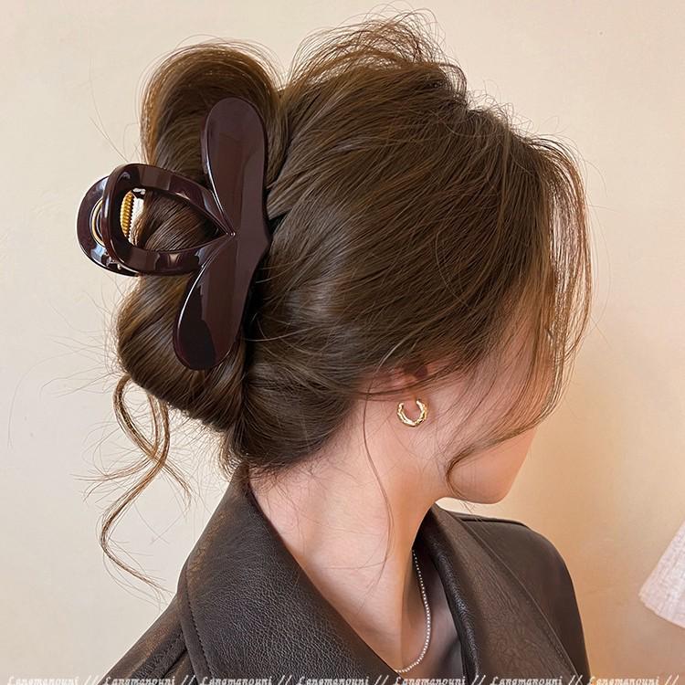 Elegant 2024 Heart Claw Clip for Women – New High-End Autumn/Winter Hair Accessory