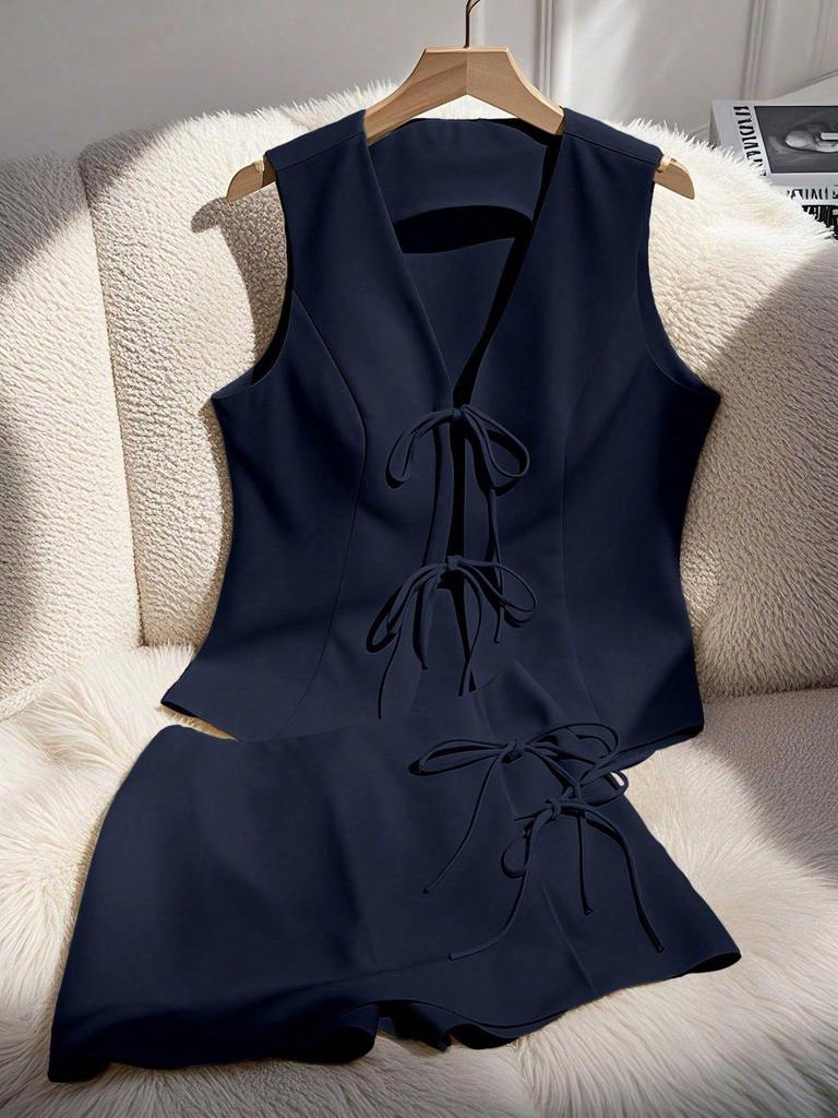 Completo Due Pezzi Estivo Casual da Donna con Top Peplo Senza Maniche Scollo a V Schiena Scoperta Fiocco e Pantaloncini Vita Alta Colore Unico