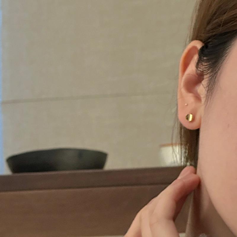 Koreańska wersja geometrycznych kolczyków do ćwieków dla kobiet, proste, niszowe, temperamentne, akcesoria do dojazdów do pracy, małe kolczyki