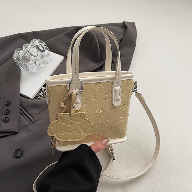 

Сумка большой вместимости женская летняя универсальная 2025 новая повседневная на плечо популярная сумка-тоут