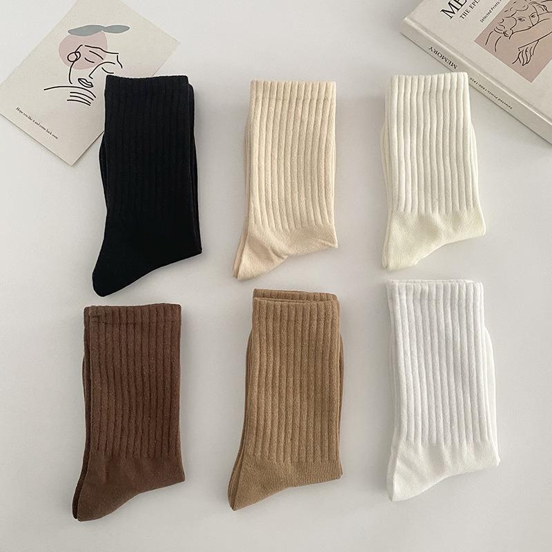 Women's Breathable Odor-resistant Solid Color Mid-calf Cotton Sports Socks