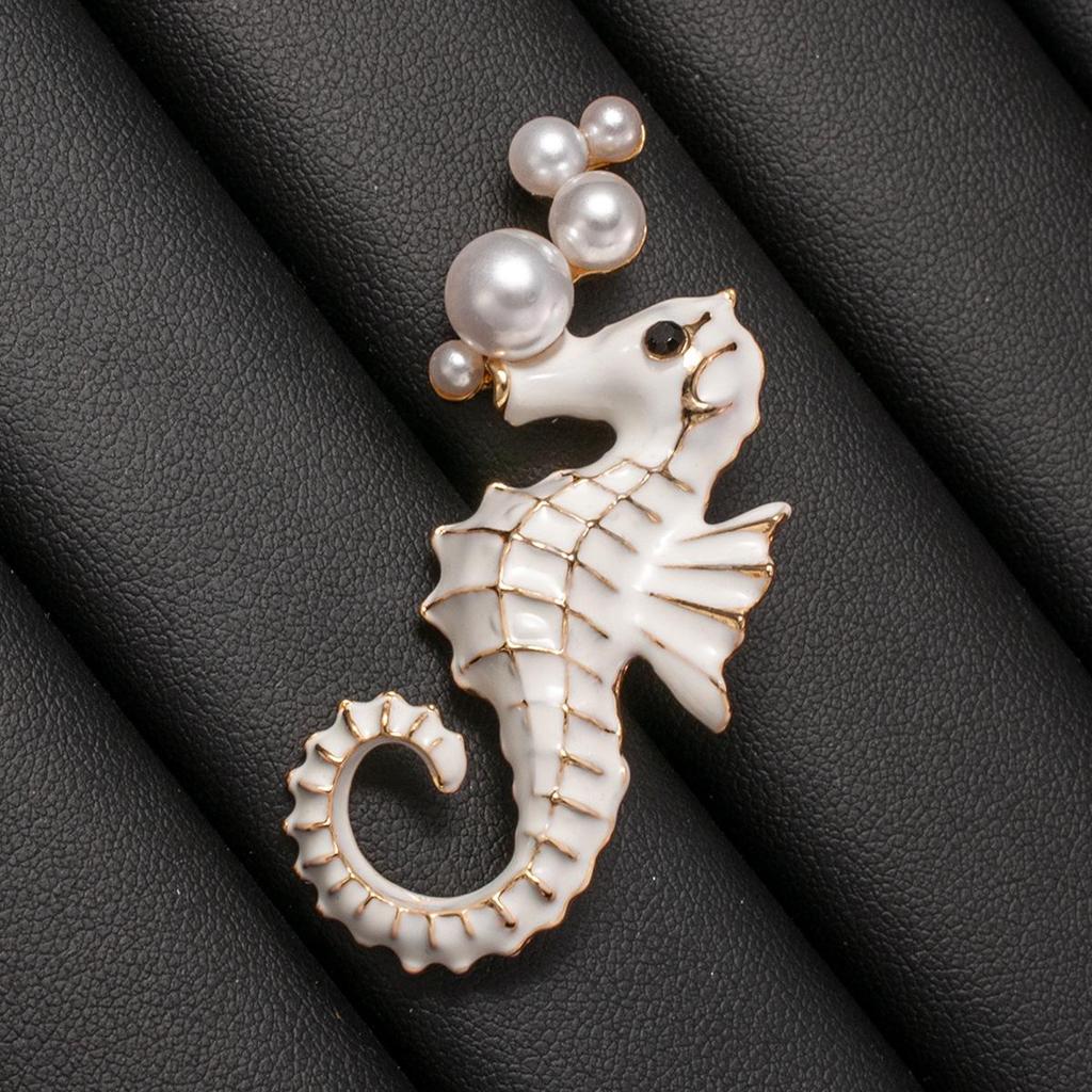 Creative European & American Cloisonné Seahorse Brooch with Pearl – Stylish Marine Life Pin Accessory