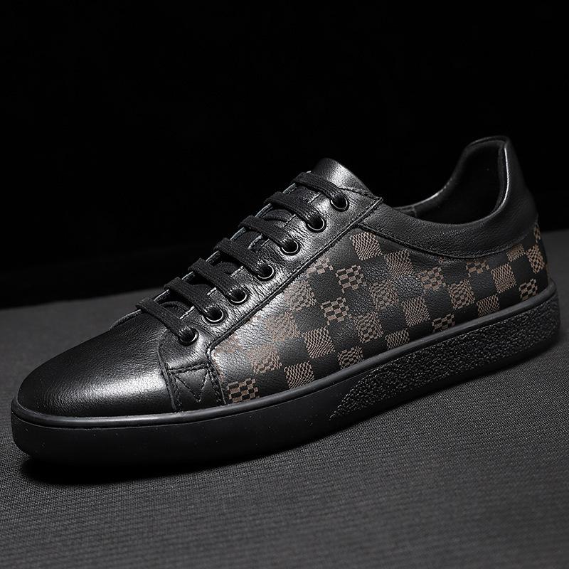 

New cowhide skateboard little white shoes plaid board Korean version men s sports and leisure shoes top layer men s shoes 44